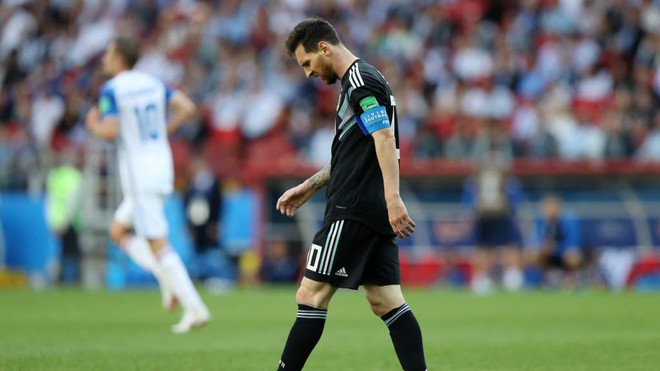 Messi đá hỏng penalty, Argentina bất lực trước đội bóng lần đầu tham dự World Cup - Ảnh 4.