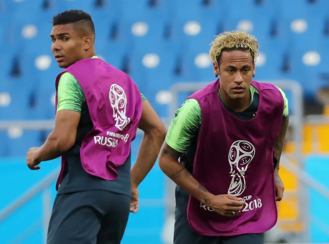 Neymar trước trận khai màn World Cup 2018 khoe mái tóc kỳ lạ - Ảnh 1.