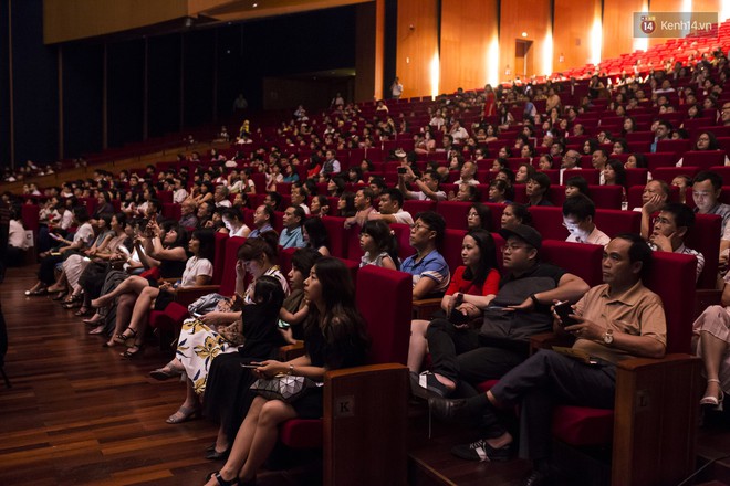 Lễ bế giảng được hô biến thành concert tốt nghiệp của học sinh trường Quốc tế Singapore - Ảnh 2.