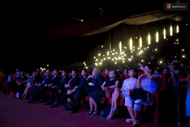 Lễ bế giảng được hô biến thành concert tốt nghiệp của học sinh trường Quốc tế Singapore - Ảnh 8.