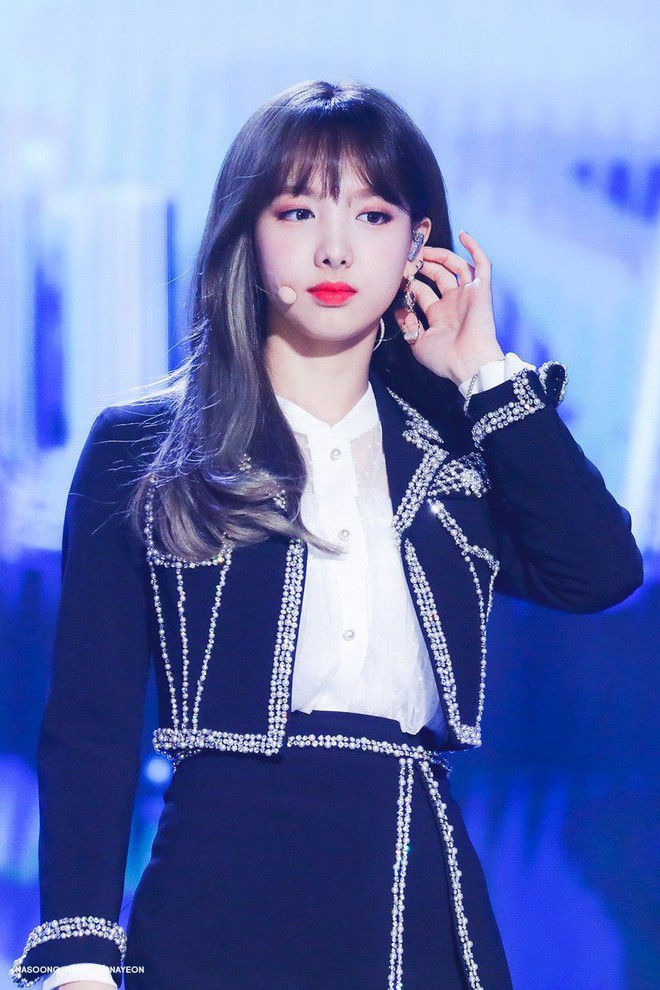 Hội idol debut 1 đằng nhưng đi diễn 1 nẻo: Nayeon (TWICE) giỏi như main vocal, mỹ nam SM từ main dancer “tông điếc” nay “cân” luôn hát chính - Ảnh 1.