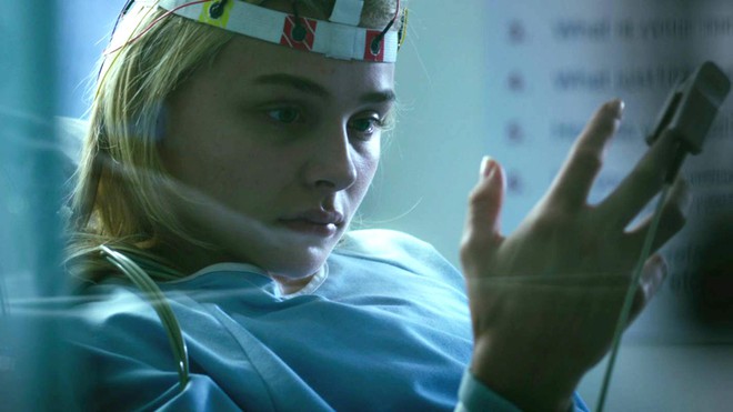 Gái xinh Chloe Grace Moretz mắc bệnh quái ác không có thuốc chữa trong Brain On Fire - Ảnh 5.