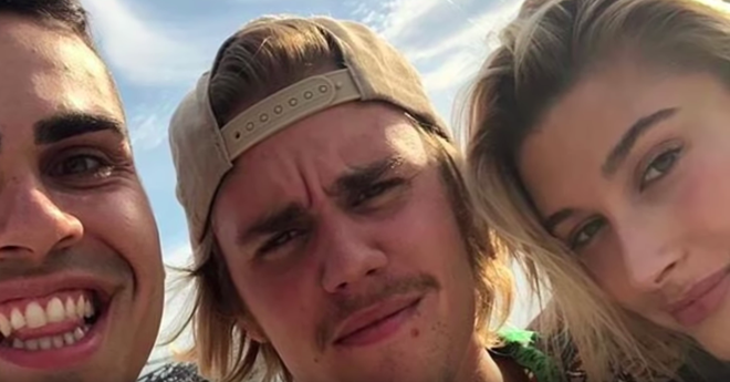 Justin Bieber &ocirc;m h&ocirc;n Hailey Baldwin đắm đuối giữa nơi đ&ocirc;ng người sau khi chia tay Selena - Ảnh 4.