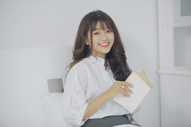 Cận cảnh gương mặt xinh đẹp của c&ocirc; g&aacute;i sắp c&ugrave;ng Sơn T&ugrave;ng xuất hiện trong dự &aacute;n phim ngắn - Ảnh 6.