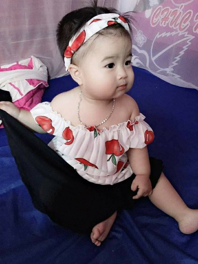 Mẹ khoe c&ocirc; con g&aacute;i dởm qu&aacute; đỗi đ&aacute;ng y&ecirc;u nhưng xem đến bức ảnh thứ 2 ai cũng bật cười ng&atilde; ngửa - Ảnh 2.