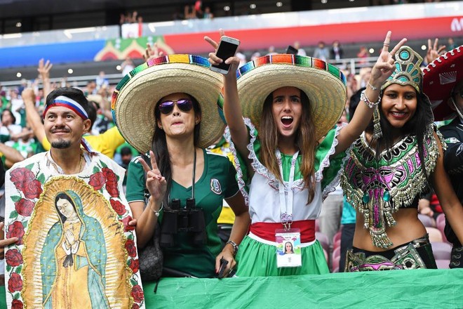 Fan nữ Mexico lấn át nhan sắc Đức trên khán đài World Cup 2018 - Ảnh 3.