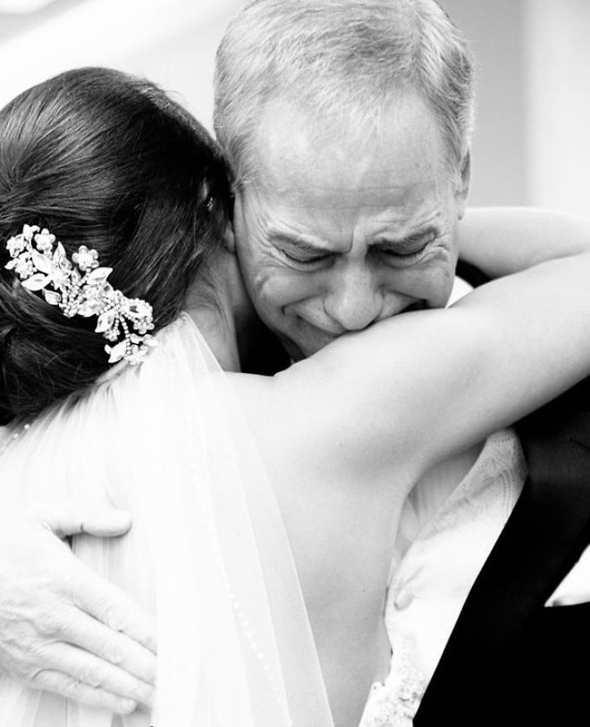 Những hình ảnh xúc động chứng minh rằng, người đàn ông hạnh phúc nhất trong ngày cưới chính là bố của cô dâu - Ảnh 11.