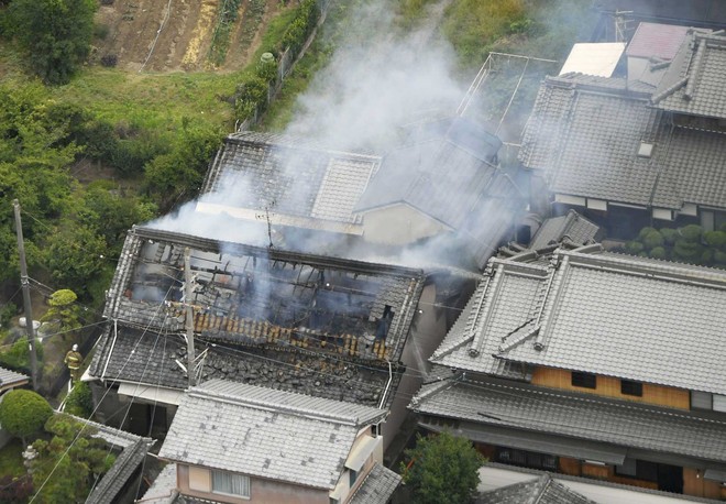 Những hình ảnh kinh hoàng trong vụ động đất khiến 3 người chết và hơn 200 người bị thương ở Osaka, Nhật Bản - Ảnh 3.