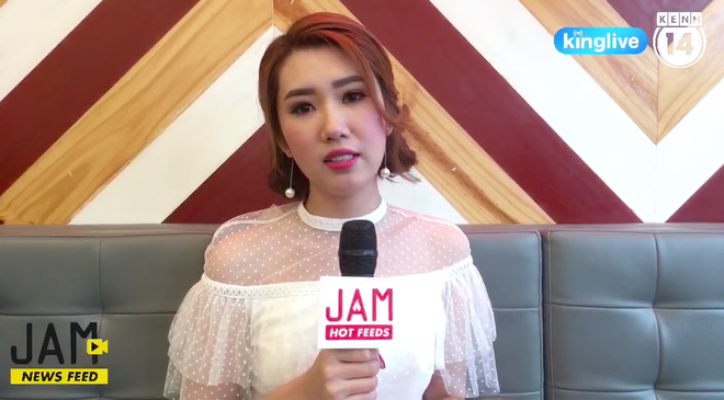 Clip: Ekip Gạo Nếp Gạo Tẻ bị chỉ tr&iacute;ch l&agrave; rẻ tiền v&igrave; quảng b&aacute; phim ở chợ, &aacute; hậu Th&uacute;y Ng&acirc;n n&oacute;i g&igrave;? - Ảnh 2.