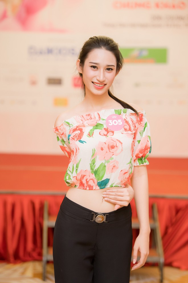 Thí sinh HHVN tự tin khoe thân hình chuẩn với thử thách vòng tay chạm rốn trước vòng Chung khảo - Ảnh 3. Thí sinh HHVN tự tin khoe thân hình chuẩn với thử thách vòng tay chạm rốn trước vòng Chung khảo - Ảnh 3.