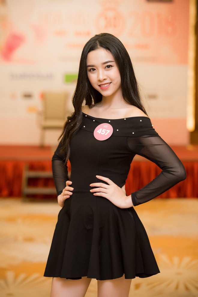 Thí sinh Hoa hậu Việt Nam tự tin khoe thân hình chuẩn với thử thách vòng tay chạm rốn - Ảnh 8.