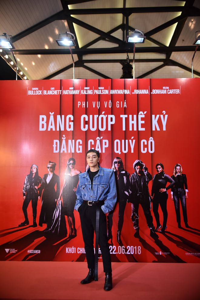 C&ocirc; tr&ograve; Minh T&uacute; - Kh&aacute;nh Linh diện đồ hở chặt ch&eacute;m đi xem phim của d&agrave;n chị đại Oceans 8 - Ảnh 17.
