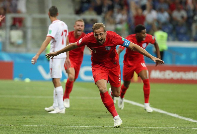 Hết cười lại kh&oacute;c, fan b&ugrave;ng nổ sau b&agrave;n thắng qu&yacute; hơn v&agrave;ng của Harry Kane - Ảnh 1.