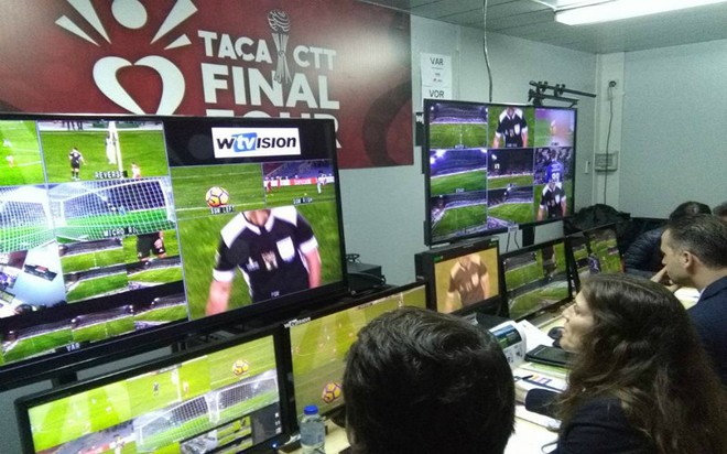 Trọng t&agrave;i video bị ch&ecirc; chưa ho&agrave;n thiện, c&ograve;n trọng t&agrave;i l&agrave; người thật chắc g&igrave; đ&atilde; ho&agrave;n hảo ở World Cup? - Ảnh 1.