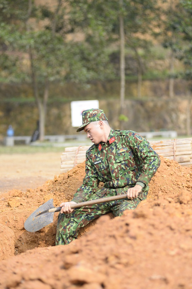 Sao nhập ngũ: Bảo Kun phát ngôn thiếu cẩn trọng, ngất xỉu và nôn mửa giữa thao trường - Ảnh 6.