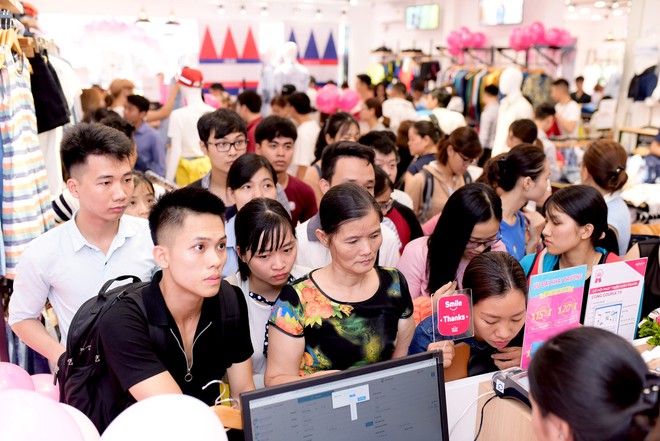 Giới trẻ H&agrave; Nội h&agrave;o hứng với showroom mới của Couple TX - Ảnh 3.