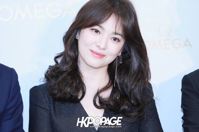 Song Hye Kyo và Son Ye Jin dự sự kiện cùng ngày: Đều đẹp xuất sắc nhưng một người thần thái đỉnh cao hơn - Ảnh 3.