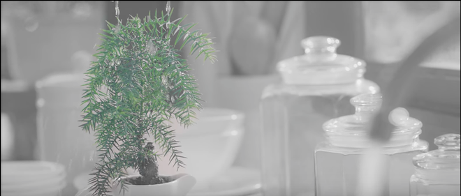 Bằng một c&aacute;ch n&agrave;o đ&oacute;, MV của Nam Em lại giống MV của nữ ho&agrave;ng nhạc số Heize thế kh&ocirc;ng biết - Ảnh 10.