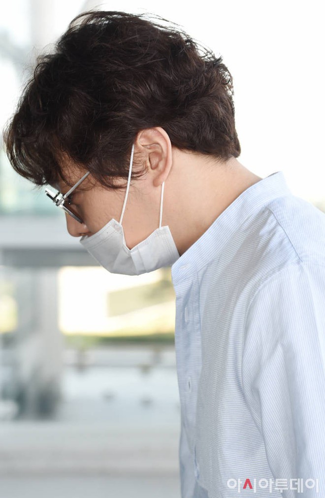 Lần đầu lộ diện hậu chia tay h&ocirc;n th&ecirc; gia thế khủng, Yoochun bị mỉa mai: Chắc cả đời kh&ocirc;ng d&aacute;m mặc &aacute;o ngắn tay - Ảnh 13.