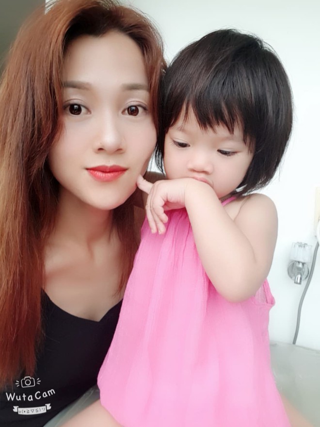 Mẹ mua giống cà chua "siêu trái" trồng để con đi thi, ai ngờ 2 tháng sau cây cao 1m60 ra đúng một trái làm con bị 1 điểm - Ảnh 2.