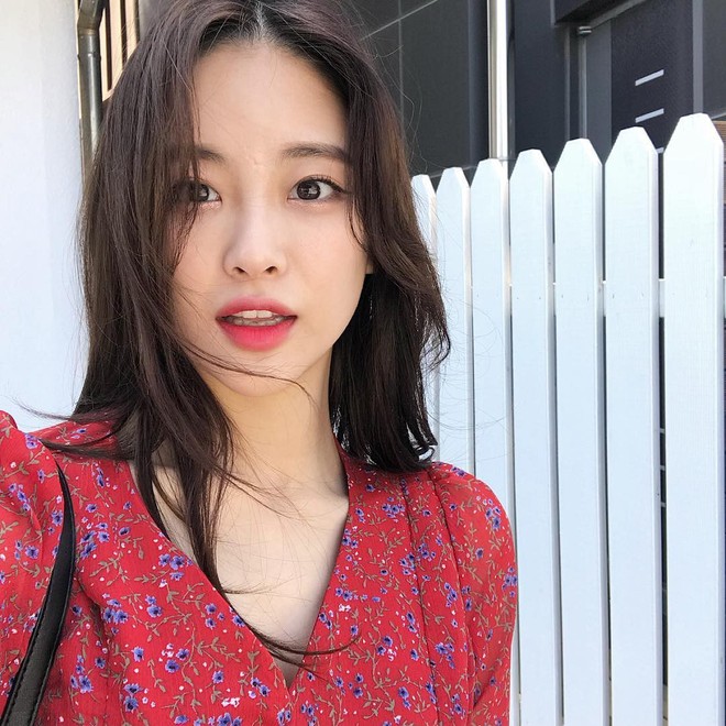 Ngo&agrave;i 20 tuổi, c&aacute;c c&ocirc; n&agrave;ng n&ecirc;n thực hiện 7 lời khuy&ecirc;n n&agrave;y từ BS da liễu để duy tr&igrave; l&agrave;n da khỏe đẹp, chống l&atilde;o h&oacute;a sớm - Ảnh 2.