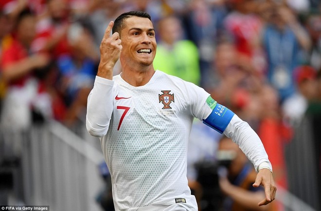 Bạn gái Ronaldo cực xinh đẹp trên khán đài, tiếp lửa cho Ronaldo - Ảnh 6.