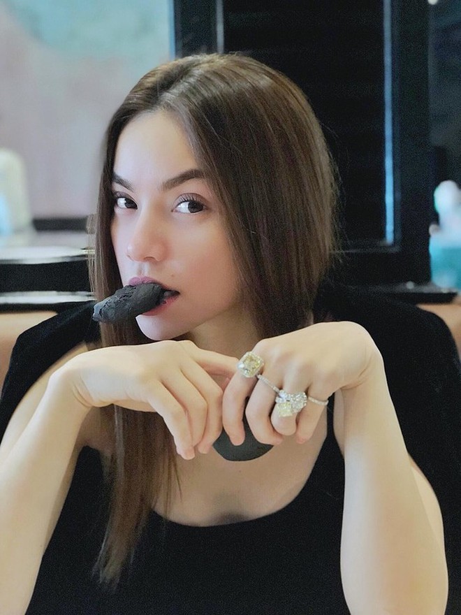 H&agrave; Hồ Lệ Quy&ecirc;n v&agrave; cuộc đại chiến khoe nhẫn kim cương - Ảnh 2.