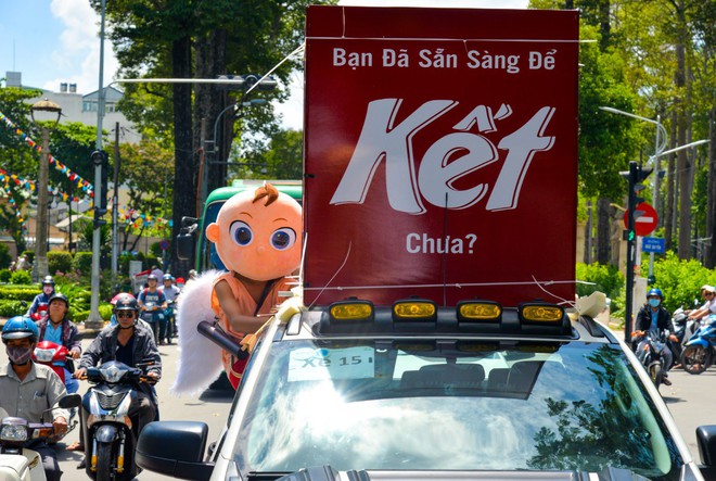 Người S&agrave;i G&ograve;n th&iacute;ch th&uacute; với d&agrave;n thần t&igrave;nh y&ecirc;u đi &ldquo;xế si&ecirc;u ngầu&rdquo; v&ograve;ng quanh th&agrave;nh phố - Ảnh 2.