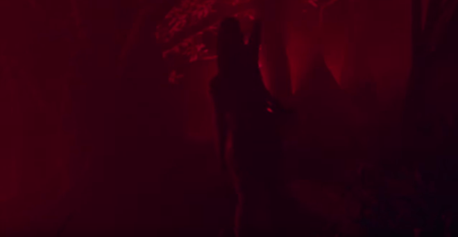 Ariana Grande ra MV mới mà như thách thức thị giác người xem, khung cảnh tối mù lại còn nhảy múa loạn xạ - Ảnh 2.