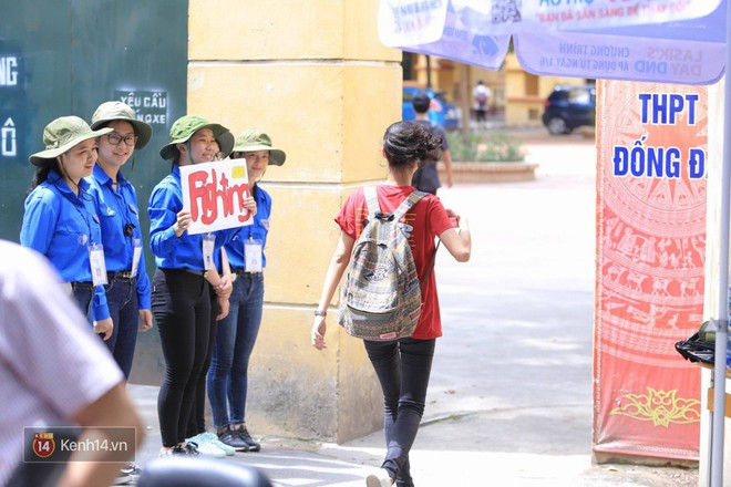 Sinh viên tình nguyện - những người hùng lặng thầm của mùa thi đang bị chúng ta lãng quên và lên án - Ảnh 10.