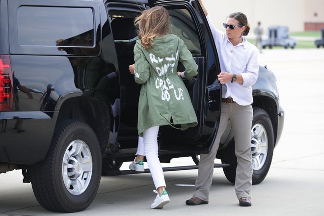 Đi thăm trẻ em bị t&aacute;ch khỏi cha mẹ m&agrave; lại mặc &aacute;o in chữ T&ocirc;i kh&ocirc;ng quan t&acirc;m, Đệ nhất phu nh&acirc;n Mỹ bị chỉ tr&iacute;ch dữ dội - Ảnh 3.