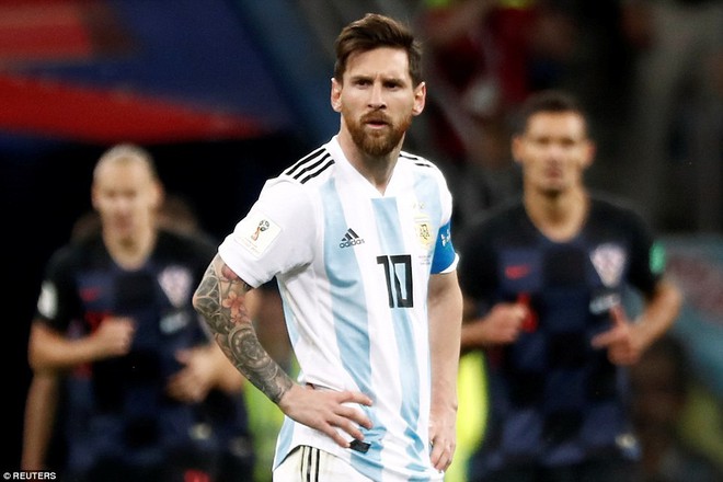 Cư dân mạng chế ảnh Messi về quê chăn vịt sau trận thua thảm Croatia - Ảnh 3.