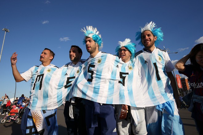 CĐV Argentina tan vỡ sau chiến bại muối mặt của Messi cùng các đồng đội - Ảnh 2.