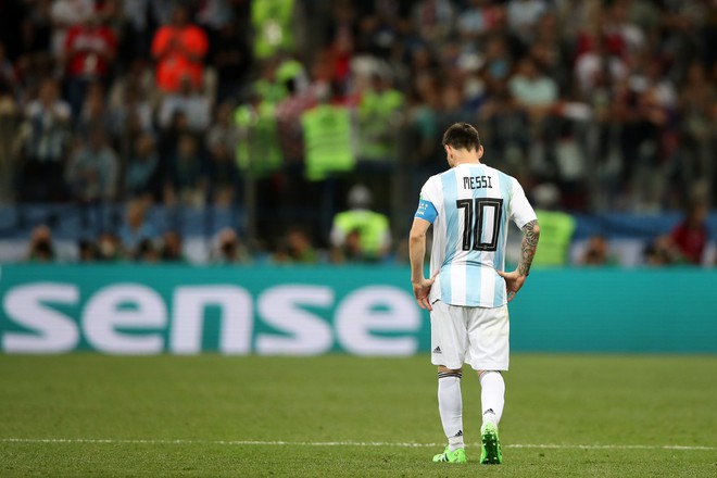 Có một Messi bất lực, đáng thương trong ngày thảm bại của Argentina - Ảnh 12.