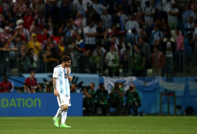 Có một Messi bất lực, đáng thương trong ngày thảm bại của Argentina - Ảnh 7.