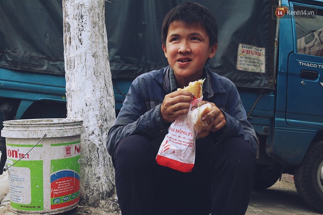 Chuyện của Thịnh: Cậu bé 16 tuổi ngày ngày nhặt rác trên đường phố Đà Nẵng vẫn luôn nở nụ cười - Ảnh 8.