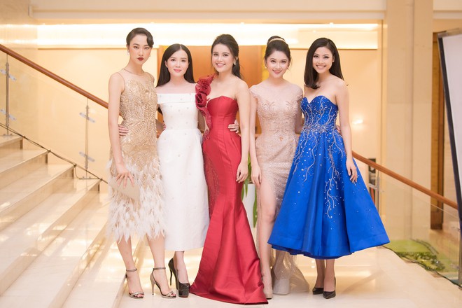 Dàn mỹ nhân diện váy áo lộng lẫy đổ bộ Chung khảo phía Nam Hoa hậu Việt Nam 2018 - Ảnh 4.