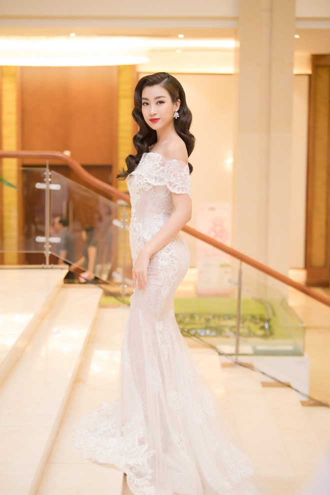 Dàn mỹ nhân diện váy áo lộng lẫy đổ bộ Chung khảo phía Nam Hoa hậu Việt Nam 2018 - Ảnh 2.