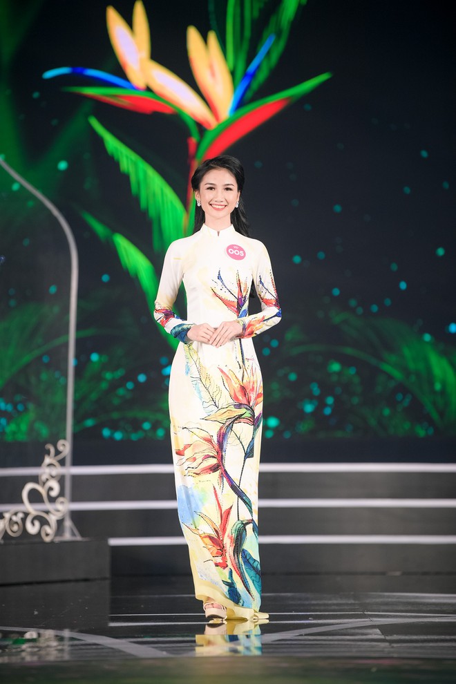 Chung khảo Hoa hậu Việt Nam 2018: Kết thúc phần thi dạ hội, 19 thí sinh được lựa chọn bước vào đêm thi chung kết - Ảnh 7.