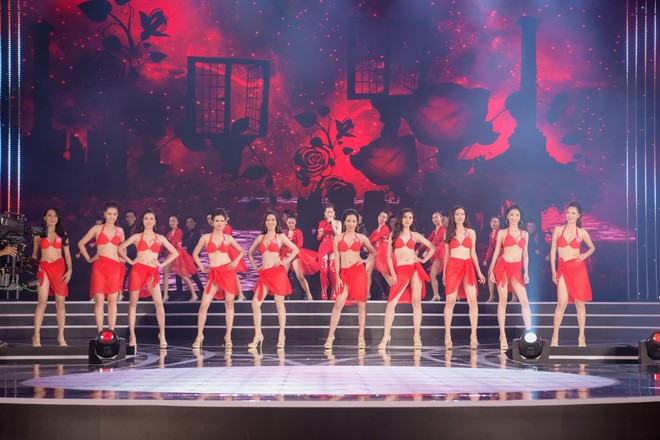 Chung khảo Hoa hậu Việt Nam 2018: Kết th&uacute;c phần thi dạ hội, 19 th&iacute; sinh được lựa chọn bước v&agrave;o đ&ecirc;m thi chung kết - Ảnh 16.