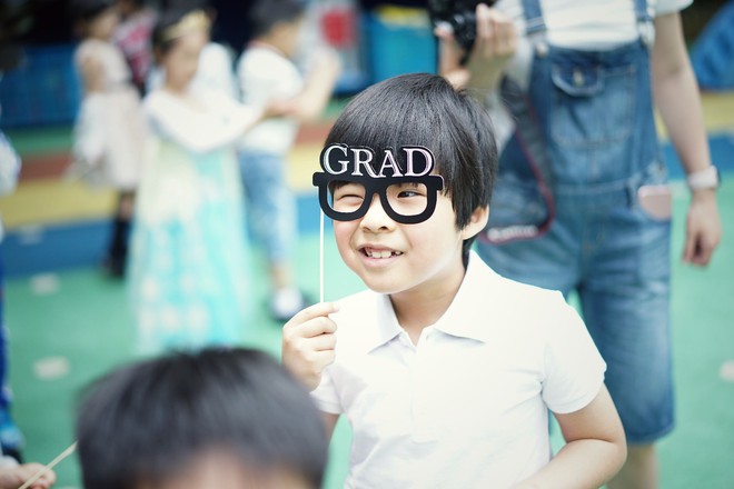 &Aacute;m ảnh kinh ho&agrave;ng của học sinh: Mẹ trực thăng ngồi học c&ugrave;ng con 3000 tiết để thấy sự thay đổi trong th&aacute;i độ l&agrave;m b&agrave;i tập về nh&agrave; - Ảnh 3.