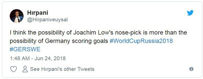HLV Joachim Low lại cậy gỉ mũi bỏ vào miệng ăn ngon lành - Ảnh 5.