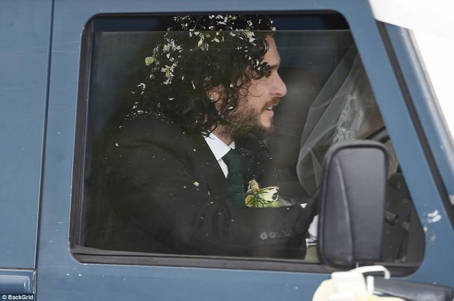 Loạt sao xúng xính váy áo dự đám cưới đẹp như mơ của Jon Snow và Ygritte phim Game of Thrones - Ảnh 13.