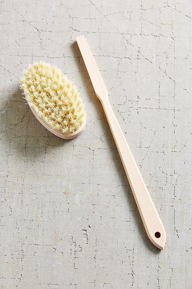 Chải kh&ocirc; &ndash; Phương ph&aacute;p detox gi&uacute;p da mịn m&agrave;ng, b&oacute;ng mướt đ&atilde; đồng h&agrave;nh c&ugrave;ng Miranda Kerr 7 năm liền c&oacute; g&igrave; hay? - Ảnh 5.