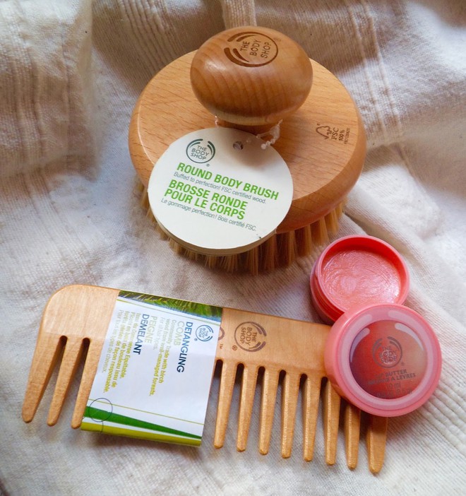 Chải kh&ocirc; &ndash; Phương ph&aacute;p detox gi&uacute;p da mịn m&agrave;ng, b&oacute;ng mướt đ&atilde; đồng h&agrave;nh c&ugrave;ng Miranda Kerr 7 năm liền c&oacute; g&igrave; hay? - Ảnh 8.