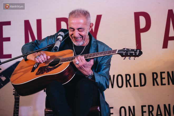 Gi&aacute;m khảo X-Factor Ph&aacute;p - huyền thoại guitar Henry Padovani m&ecirc; hoặc kh&aacute;n giả H&agrave; Nội - Ảnh 4.