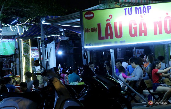 Dân nhậu ở Sài Gòn thức trắng đêm xem World Cup 2018 trên phố nhậu Phạm Văn Đồng - Ảnh 5.