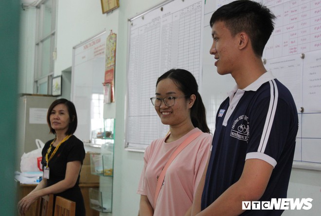TP.HCM: Hội đồng thi thay nhau chất vấn th&iacute; sinh qu&ecirc;n mang giấy tờ - Ảnh 3.