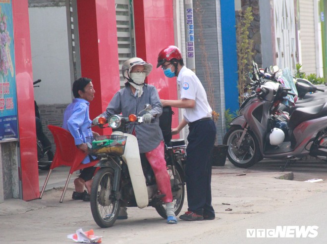 TP.HCM: Hội đồng thi thay nhau chất vấn thí sinh quên mang giấy tờ - Ảnh 10.