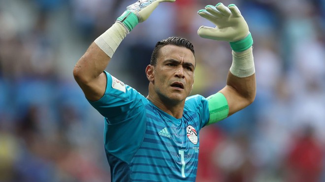 Thủ m&ocirc;n Ai Cập ph&aacute; kỷ lục cầu thủ lớn tuổi nhất thi đấu ở World Cup - Ảnh 1.